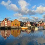 Waterfront Rorbu - By The *