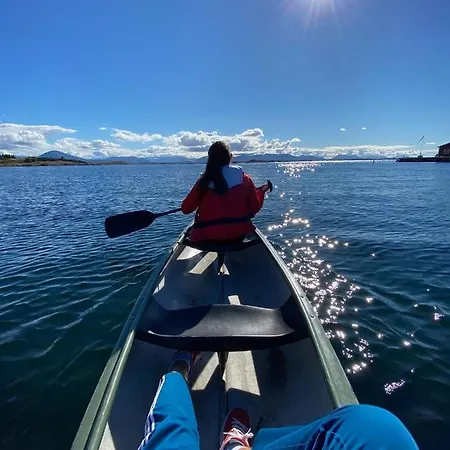 Waterfront Rorbu - By The Bud