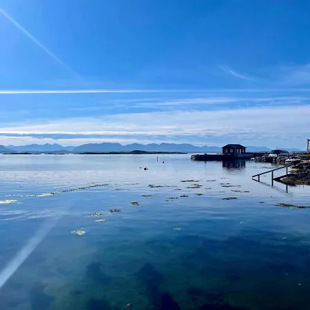 Waterfront Rorbu - By The Holiday home Bud