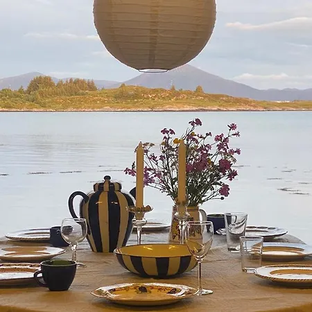 Waterfront Rorbu - By The