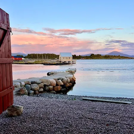 Waterfront Rorbu - By The * Bud